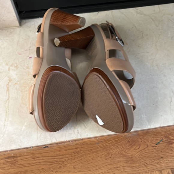 New worn once like new Michael kors heel - Picture 3 of 4
